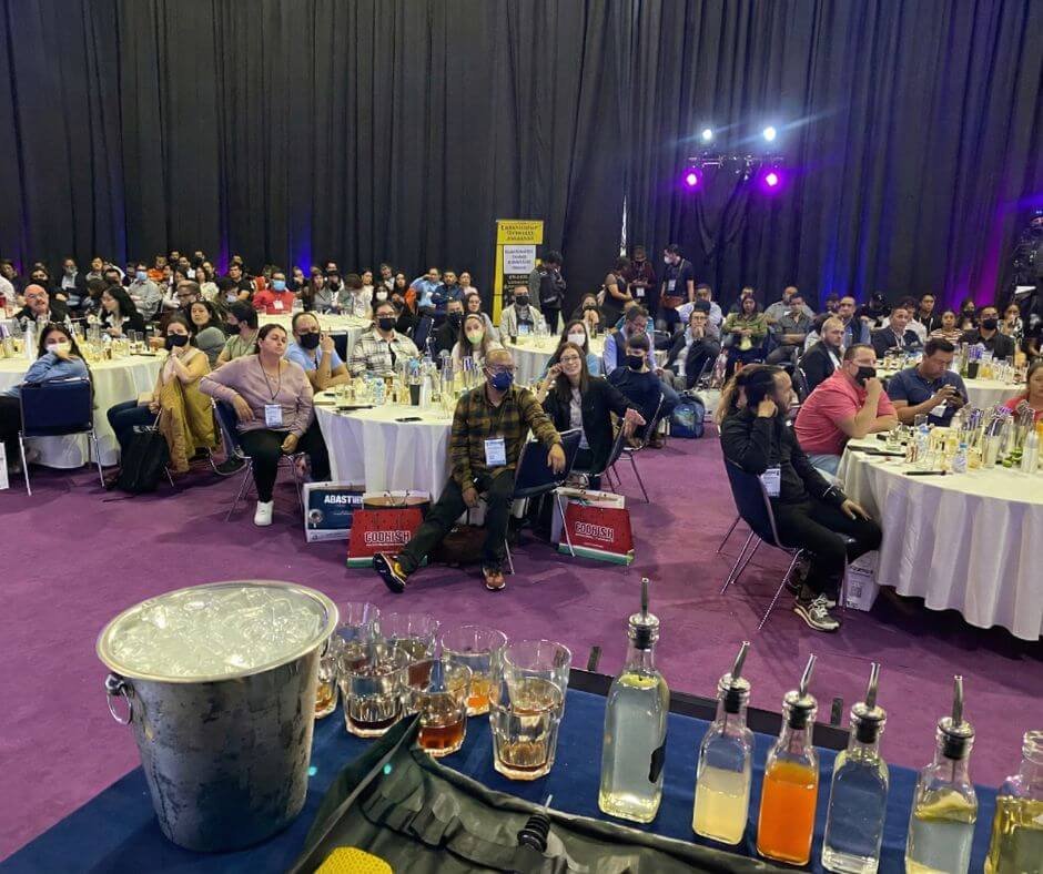 Servicio de taller de coctelería y mixología para eventos empresariales y activaciones de marca